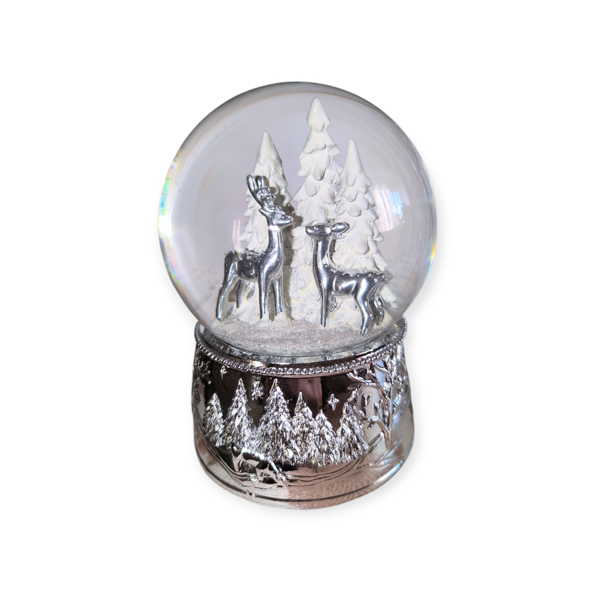 Téli dallam ezüst hógömb szarvasokkal és fenyőkkel 14 cm