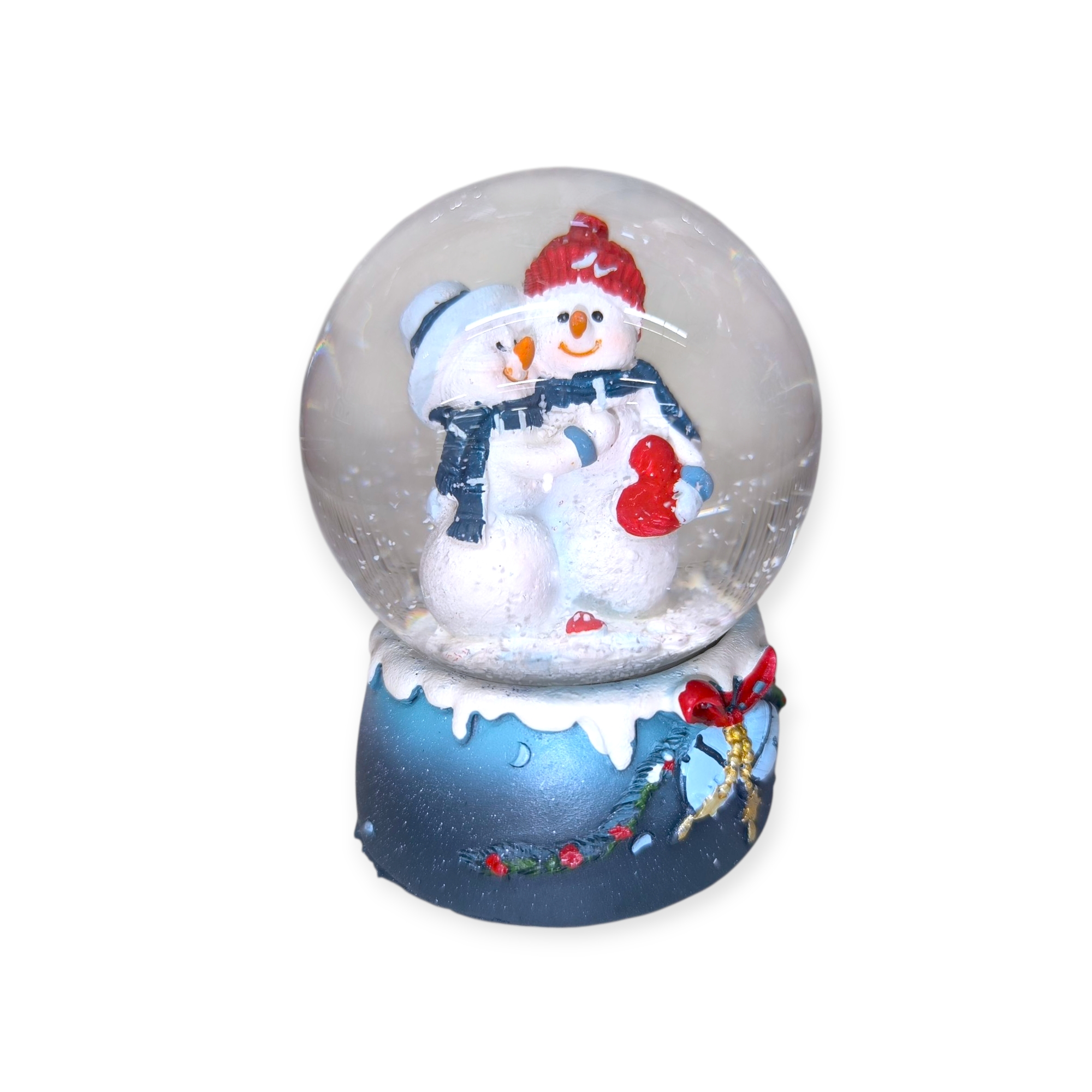 Téli mosoly – dekoratív karácsonyi hógömb hóemberrel 8 cm