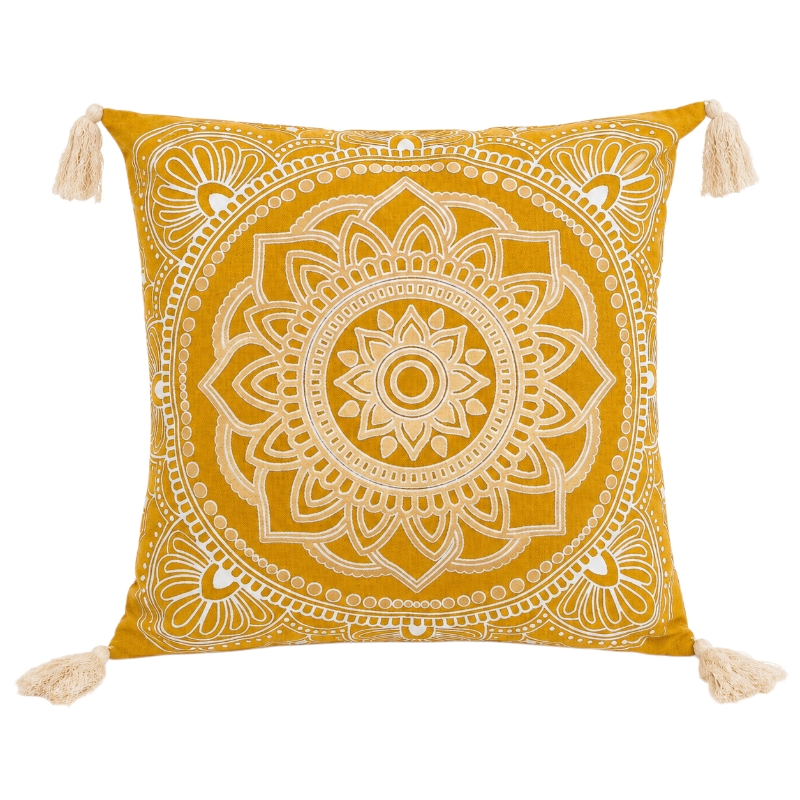 Mustársárga mandala mintás díszpárna bojtokkal – 45 × 45 cm