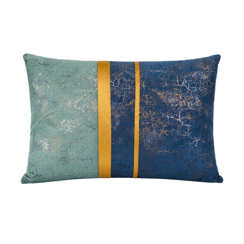 Mentazöld kék bársony díszpárna arany mintával – 50 × 30 cm