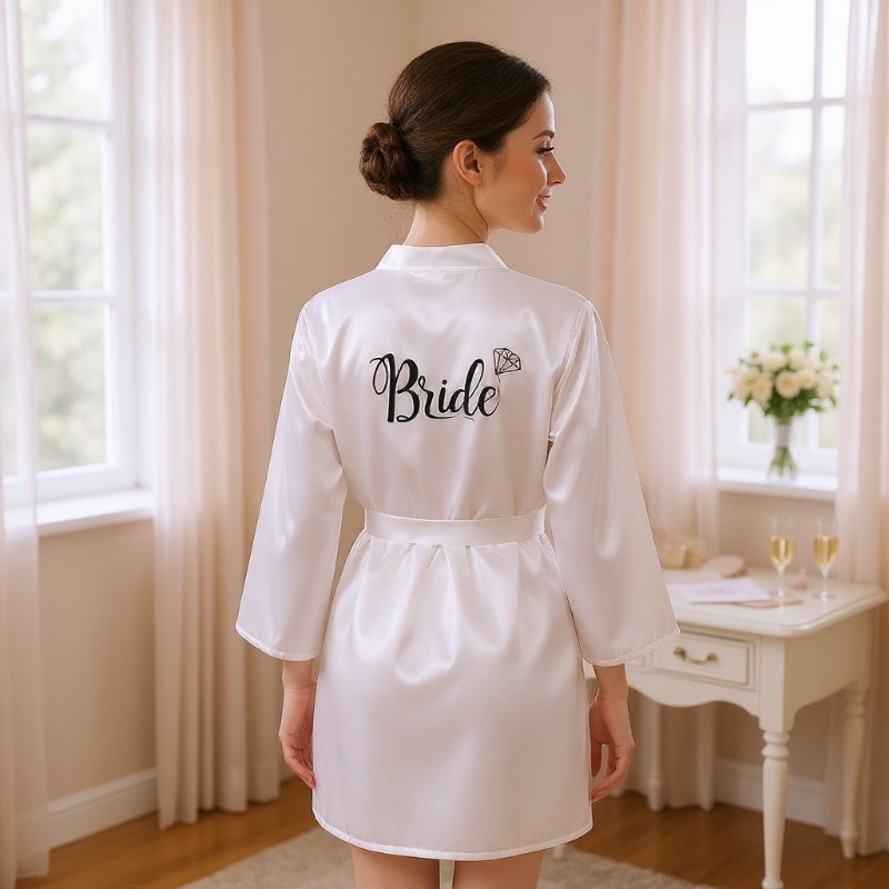 Fehér szatén Bride köpeny, egyméretes