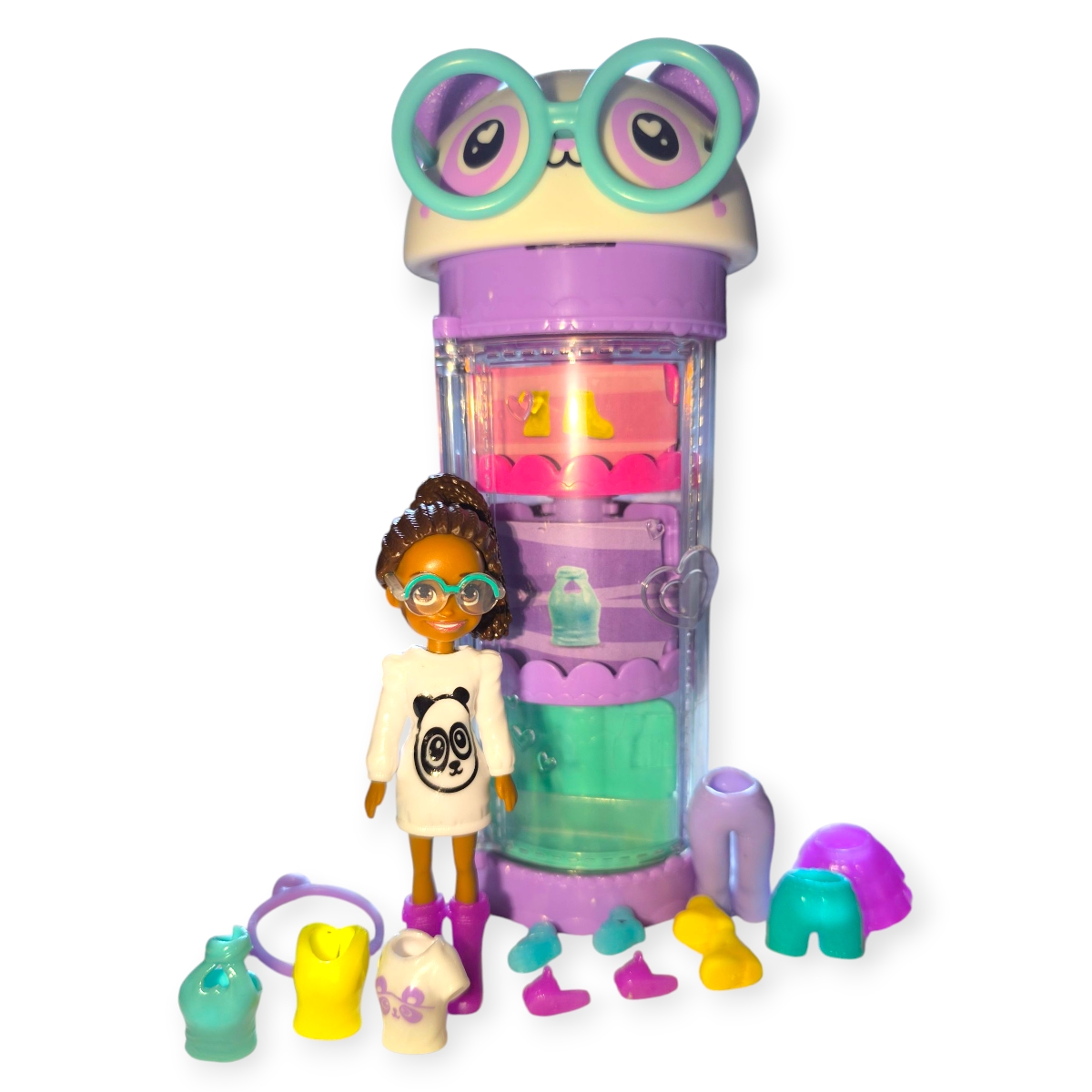 Polly Pocket baba – Panda forgószekrény szett, 7,6 cm baba és kiegészítők