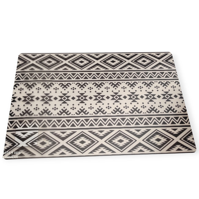 Átlátszó azték tányéralátét – fekete mintás, 43×28 cm